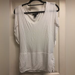White House Black Market white banded bottom shirt. Very flattering